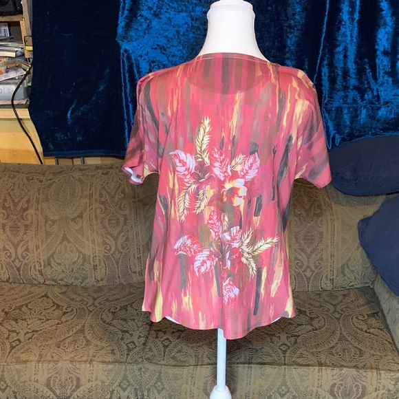 women's Medium Light Weight T-Shirt floral print w/ sequin short sleeve Red - Picture 3 of 6